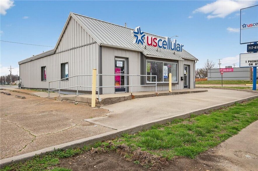 More Photos Of 2120 Main St, Parsons Fast Food For Sale