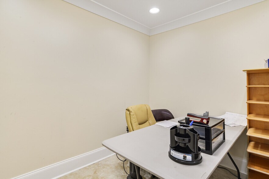 More Photos Of 7450 Antioch Rd, Baton Rouge Office For Sale