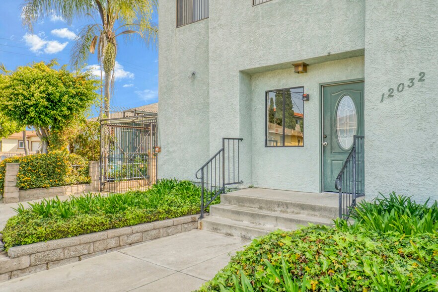 More Photos Of 12032 Manor Dr, Hawthorne Apartments For Sale
