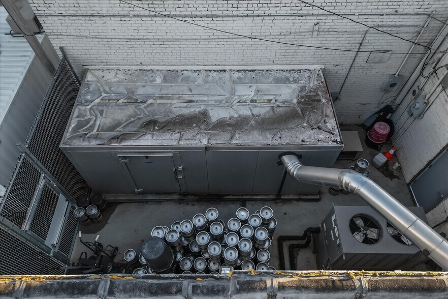 More Photos Of 451 S Thompson Ave, Excelsior Springs Bar For Sale