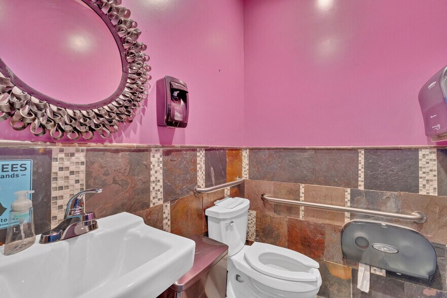 More Photos Of 401 Elm St, Johnson City Freestanding For Sale
