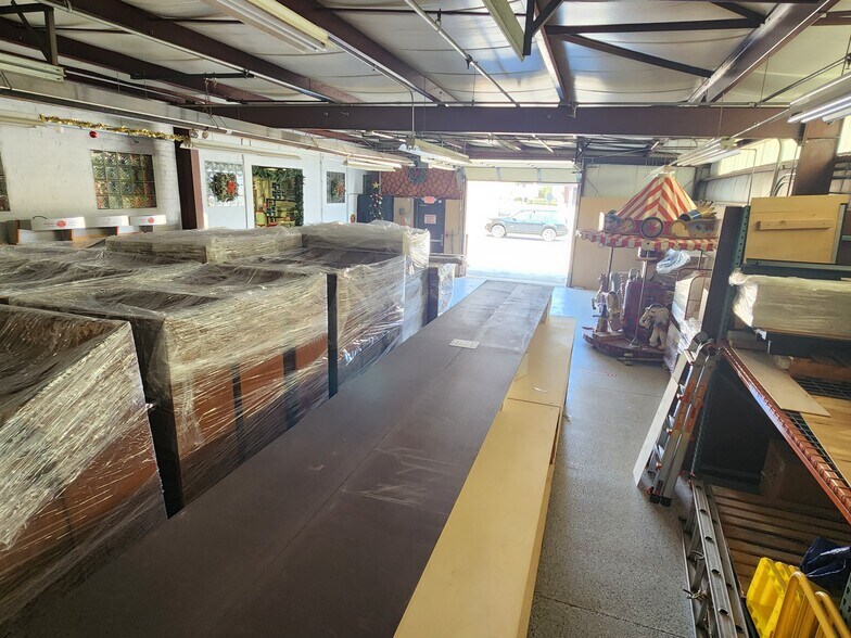 More Photos Of 2708-2714 S 9th Ave, Broadview Manufacturing For Sale