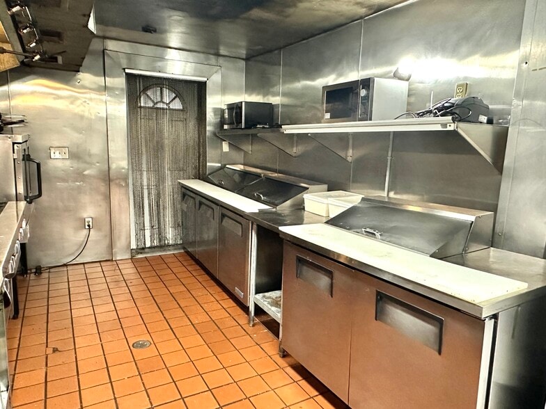 More Photos Of 8390 Seneca Tpke, New Hartford Restaurant For Sale