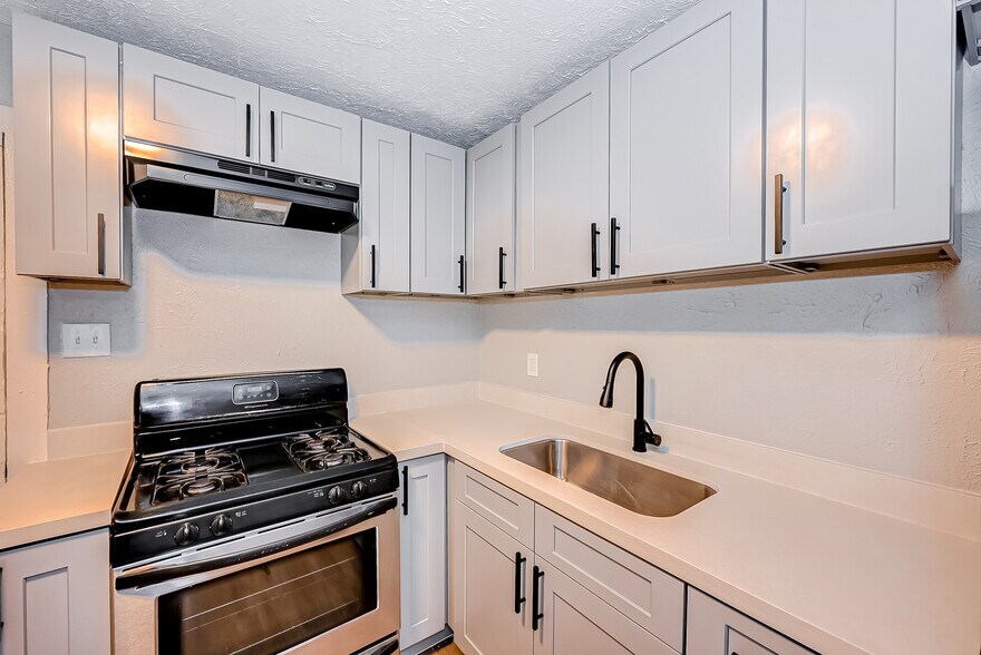 More Photos Of 6420 Conley St, Houston Apartments For Sale