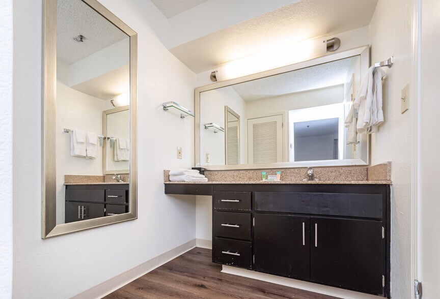 More Photos Of 1530 Howe Ave, Sacramento Hotel For Sale