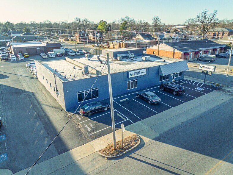 Primary Photo Of 1836 Broadway St, Paducah Medical For Sale