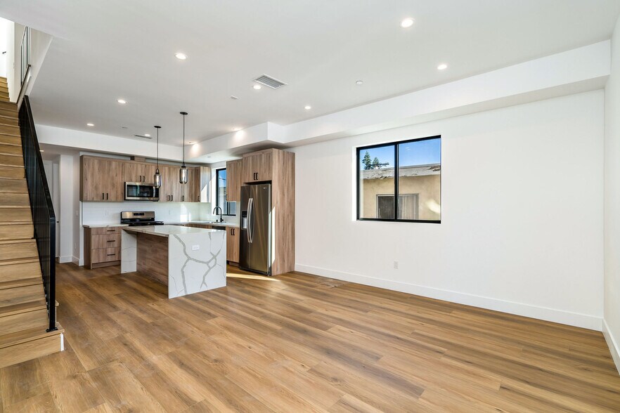 More Photos Of 2204 Carmona Ave, Los Angeles Apartments For Sale