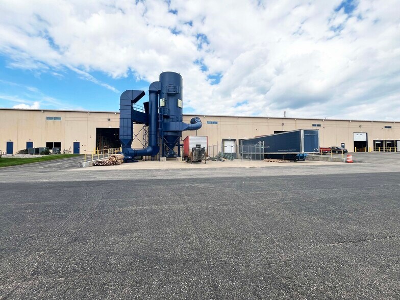 More Photos Of 4044 Brockton Dr, Grand Rapids Manufacturing For Sale