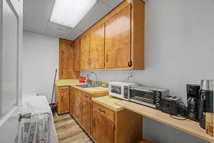 More Photos Of 71 Midtown Park W, Mobile Medical For Sale