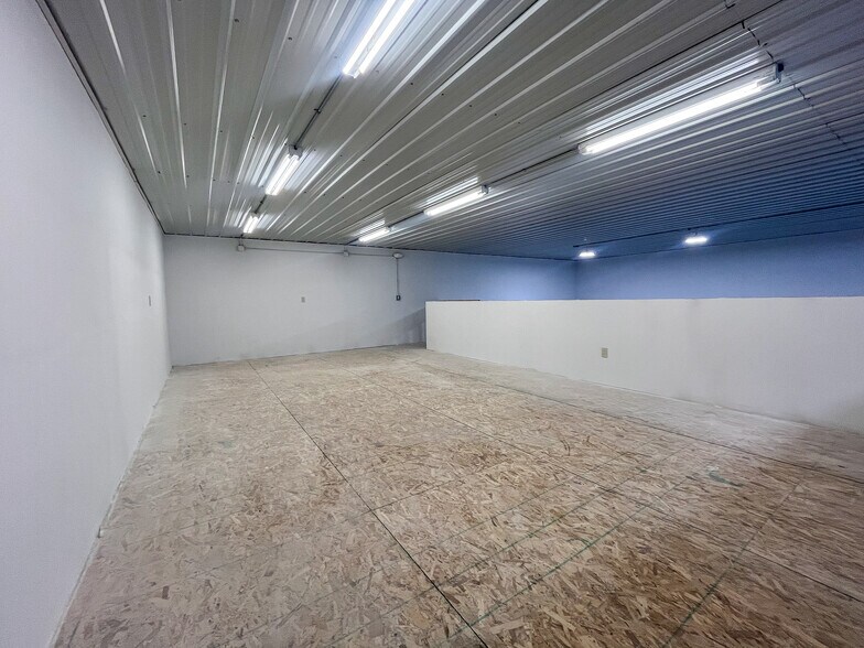 More Photos Of 449 Cimarron dr, Box Elder Warehouse For Lease