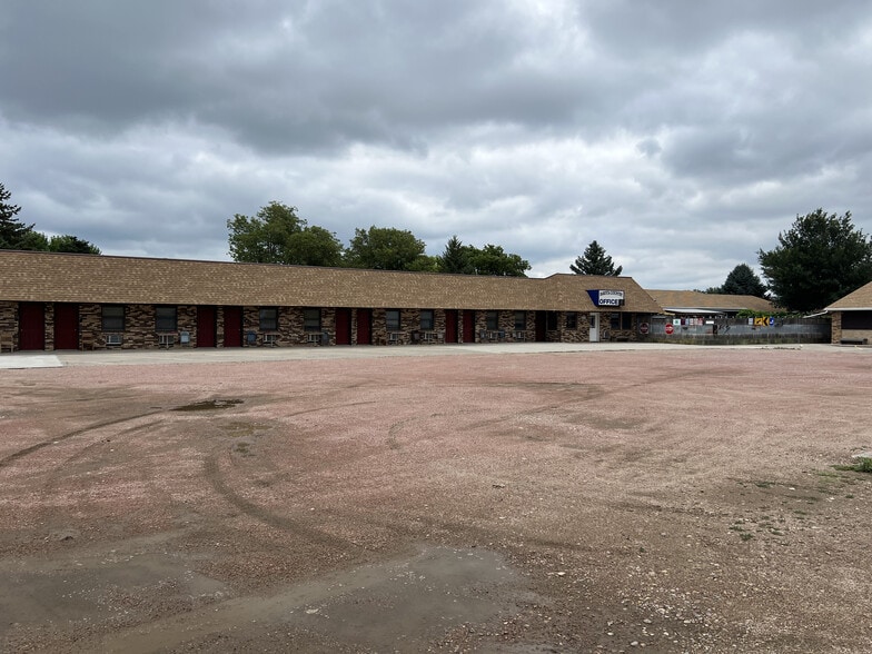 More Photos Of 821 E 7th St, Platte Hotel For Sale