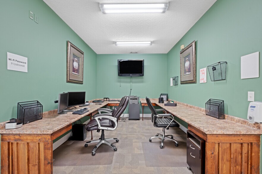 More Photos Of 1135 E. Hiawatha st, Metter Office For Sale