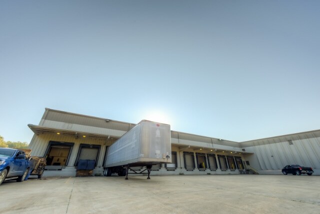 More Photos Of 1315 W Oakridge Dr, Albany Manufacturing For Sale