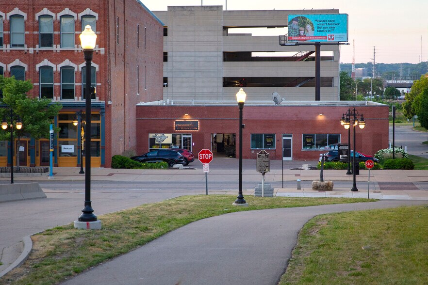 Primary Photo Of 428 SW Washington St, Peoria Showroom For Lease