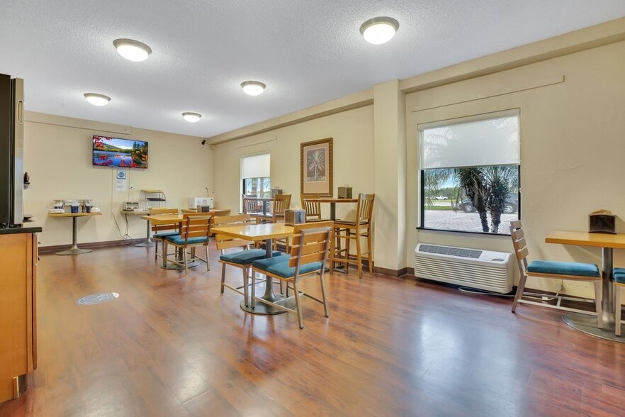 More Photos Of 2200 US Highway 441 SE, Okeechobee Hotel For Sale