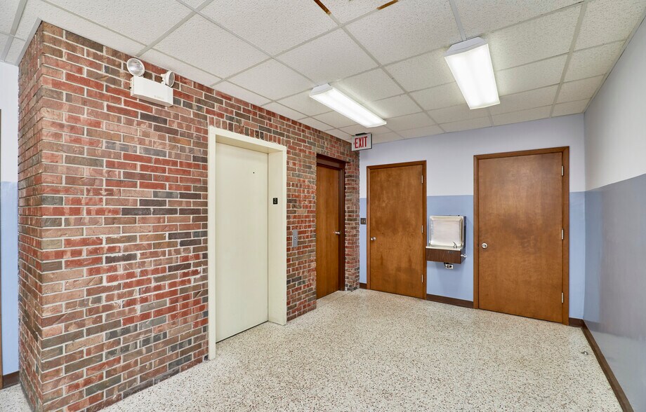 More Photos Of 415 W Main St, Collinsville Medical For Sale