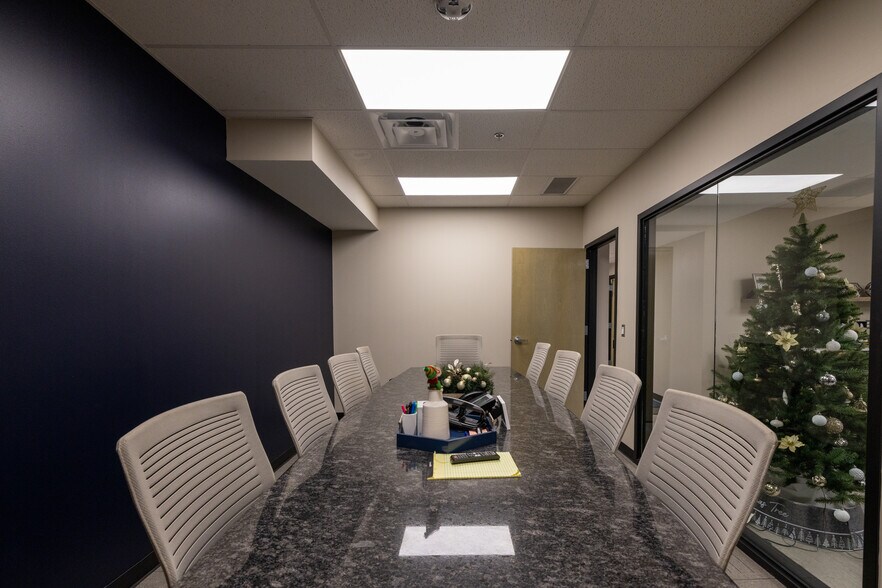 More Photos Of 1804 Swift Ave, North Kansas City Office For Lease