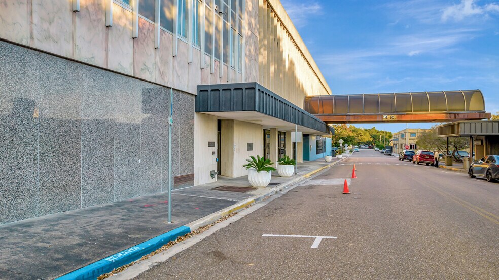 More Photos Of 120 S Main St, Victoria Office For Sale