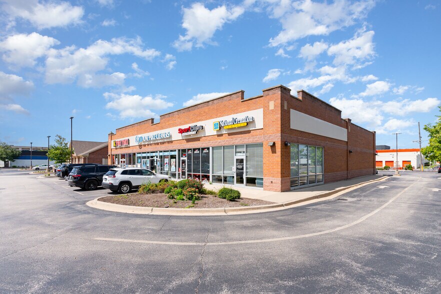 More Photos Of 5942-5948 W Touhy Ave, Niles Unknown For Lease