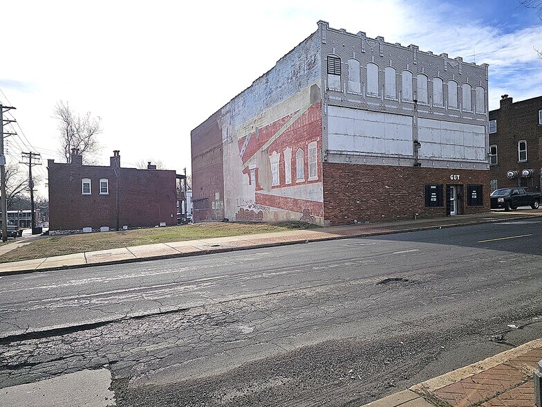 More Photos Of 2000-2014 Salisbury St, Saint Louis General Retail For Sale