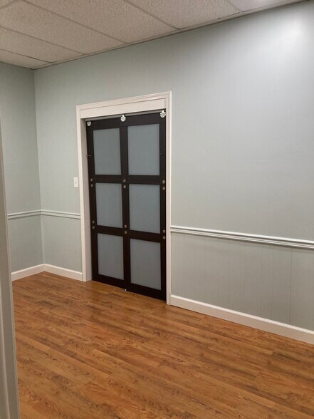 More Photos Of 18 W Gibson St, Hartwell Medical For Sale