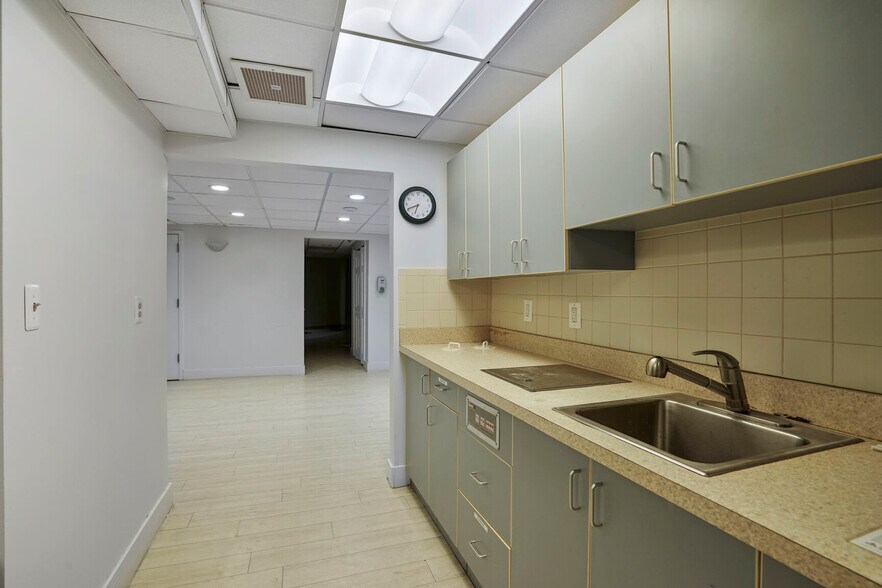 More Photos Of 3 Washington Cir NW, Washington Office For Sale