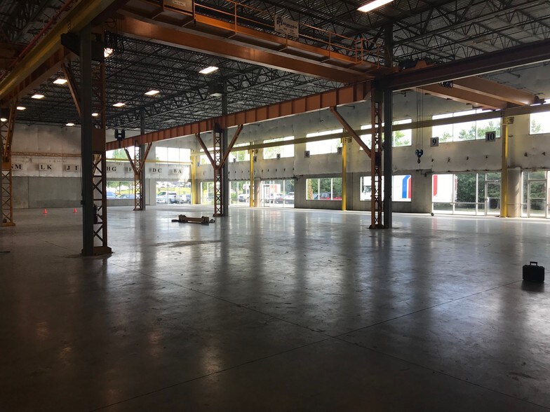 More Photos Of 22930 Quicksilver Dr, Sterling Warehouse For Lease