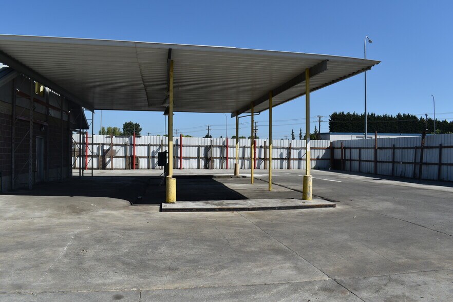 More Photos Of 9510 14th Ave S, Seattle Auto Salvage Facility For Sale