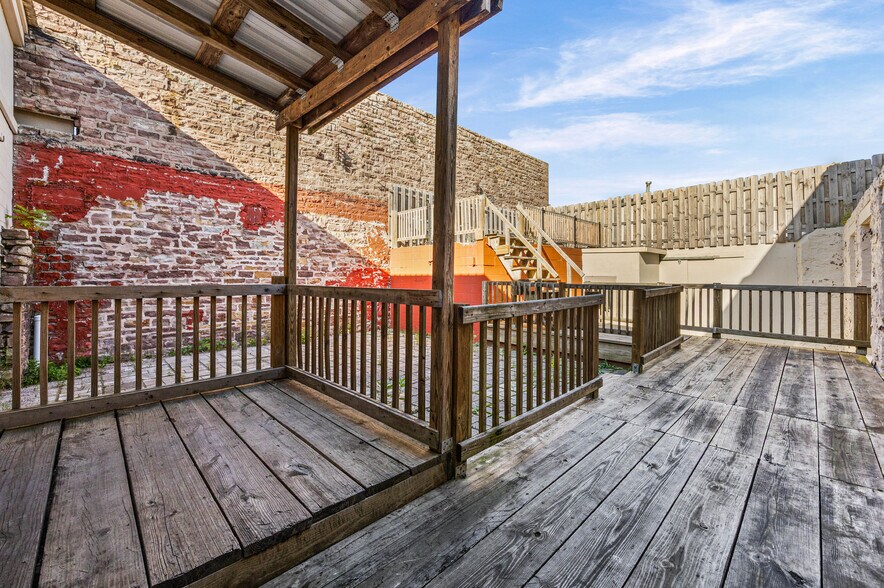More Photos Of 227 West Ave, Albion Town Orleans Flex For Lease