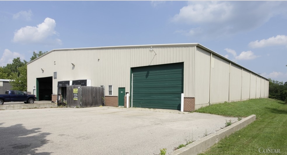 More Photos Of 701 Sunset Dr, Round Lake Warehouse For Lease