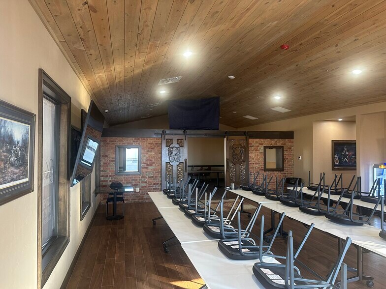 More Photos Of 400 SE Stafford St, Lawton Distribution For Sale