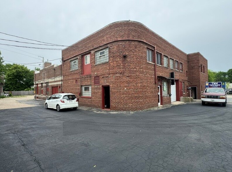 More Photos Of 740 N Main St, Oshkosh Storefront Retail Residential For Sale