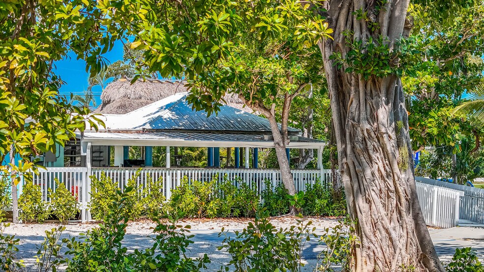 More Photos Of 80939 Overseas Hwy, Islamorada Restaurant For Sale