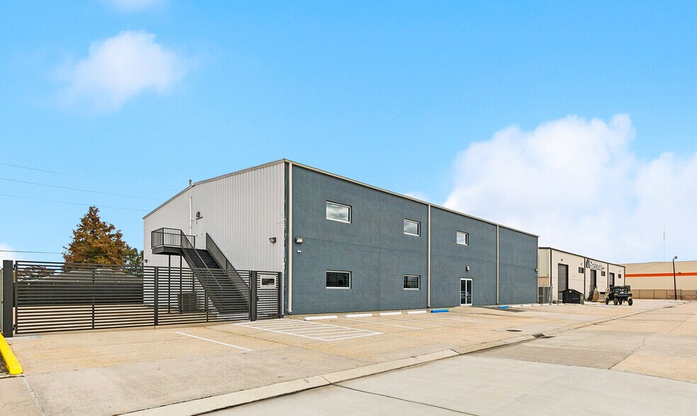 Primary Photo Of 8411 Parc Pl, Chalmette Office For Sale