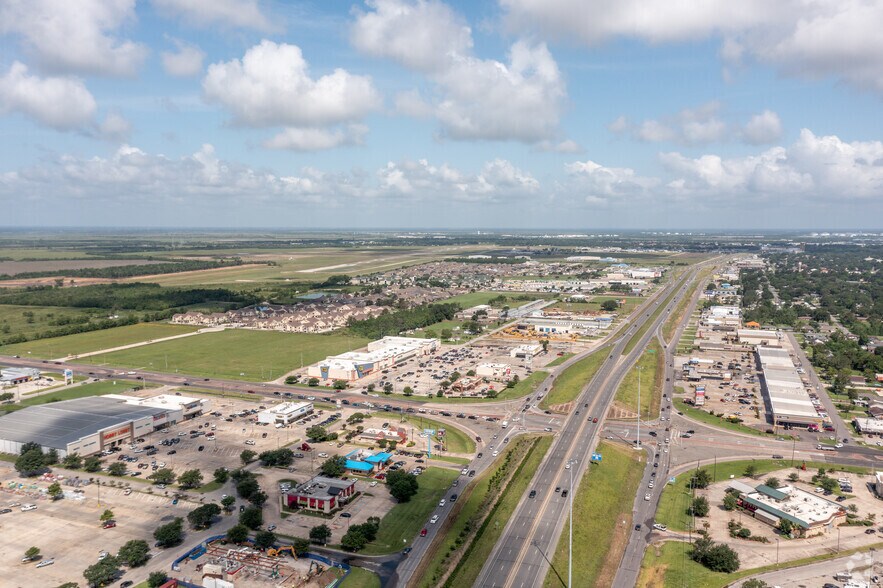 More Photos Of 801 Highway 69 N, Nederland Unknown For Lease