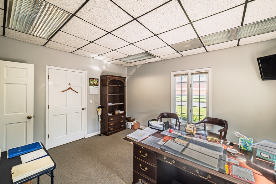 More Photos Of 3140 Parisa Dr, Paducah Office For Sale