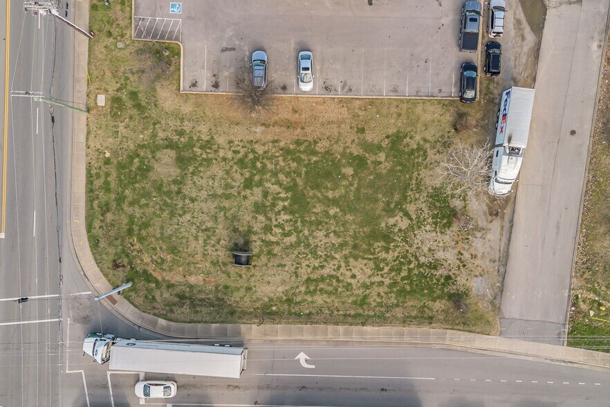 More Photos Of 493 Waldron Rd, La Vergne Restaurant For Lease