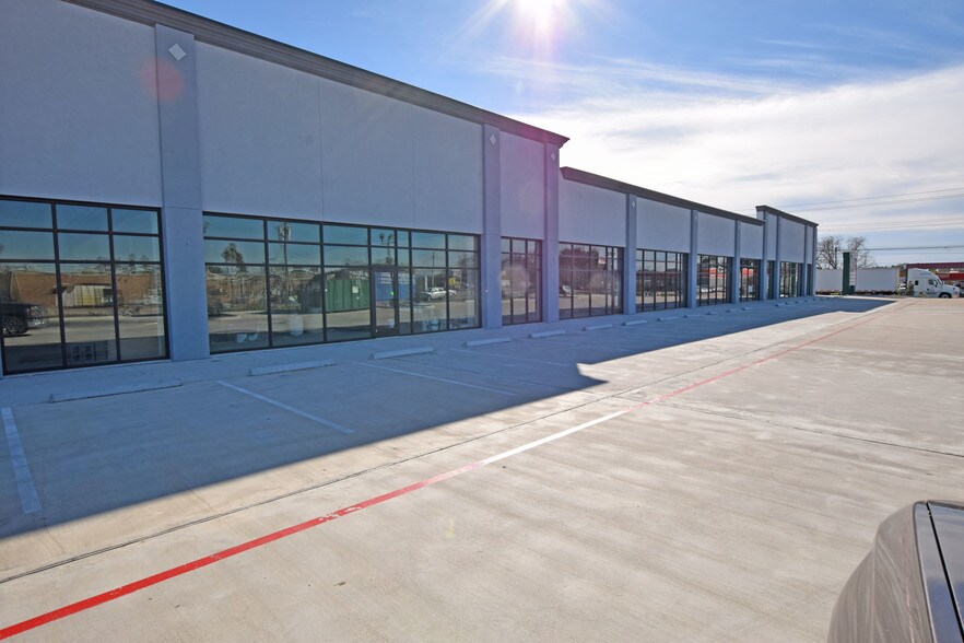More Photos Of 7407 Spencer Hwy, Pasadena General Retail For Sale