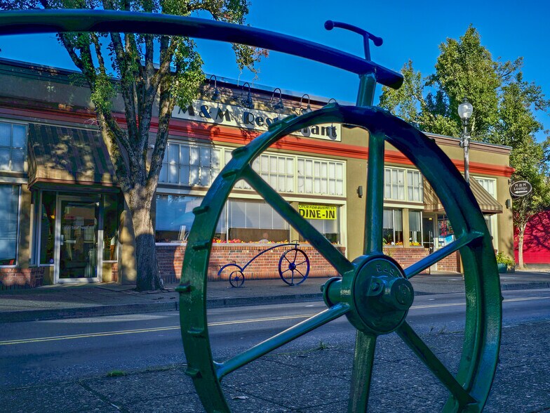 More Photos Of 129-137 N Main Ave, Gresham Restaurant For Sale