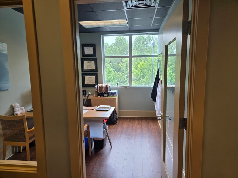 More Photos Of 710 Military Cutoff Rd, Wilmington Medical For Sale