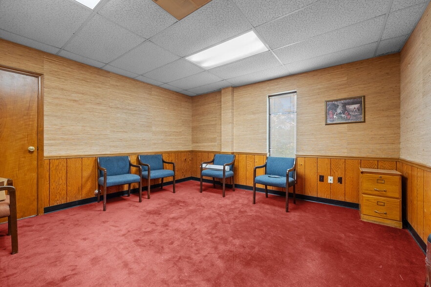 More Photos Of 2245 A Air Park Dr, Burlington Warehouse For Lease