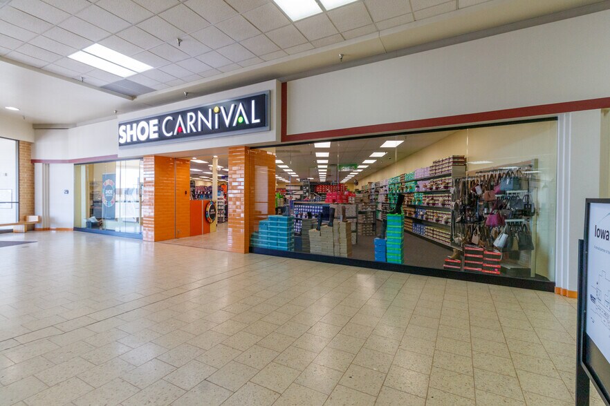 More Photos Of 550 S Gear Ave, West Burlington Storefront For Sale
