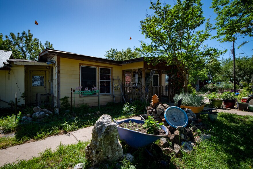 More Photos Of 7913 Highway 183 S, Austin Manufacturing For Sale