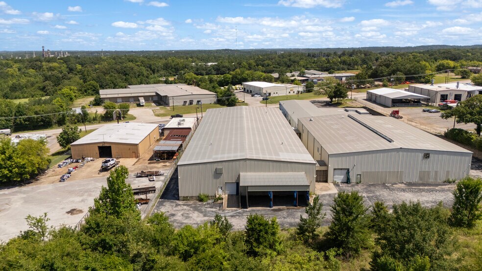 More Photos Of 2307 E Erwin St, Tyler Manufacturing For Lease