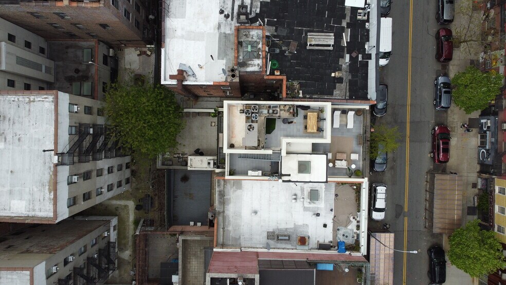 More Photos Of 276 Grand St, Brooklyn Storefront Retail Residential For Lease