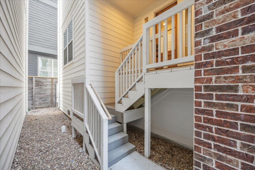 More Photos Of 1037 W 17th St, Houston Specialty For Sale