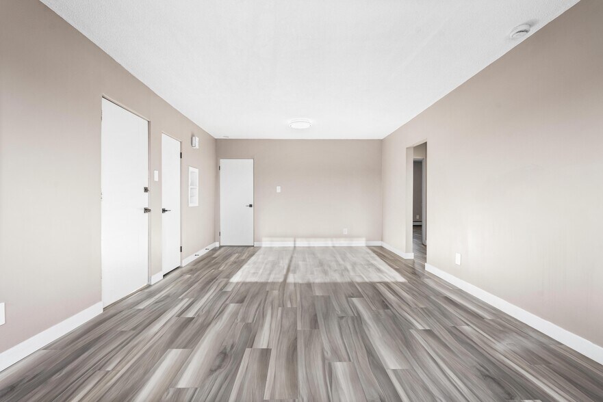 More Photos Of 1624 26 Av SW, Calgary Apartments For Sale