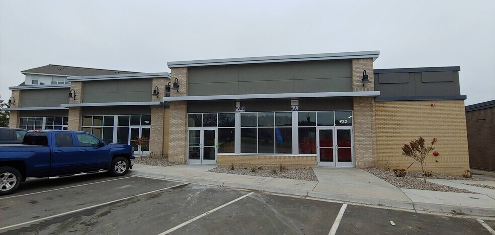 More Photos Of 722 N Chestnut St, Chaska Storefront For Lease