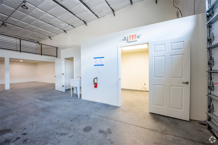 More Photos Of 4061 Thomas St, Oxford Unknown For Lease