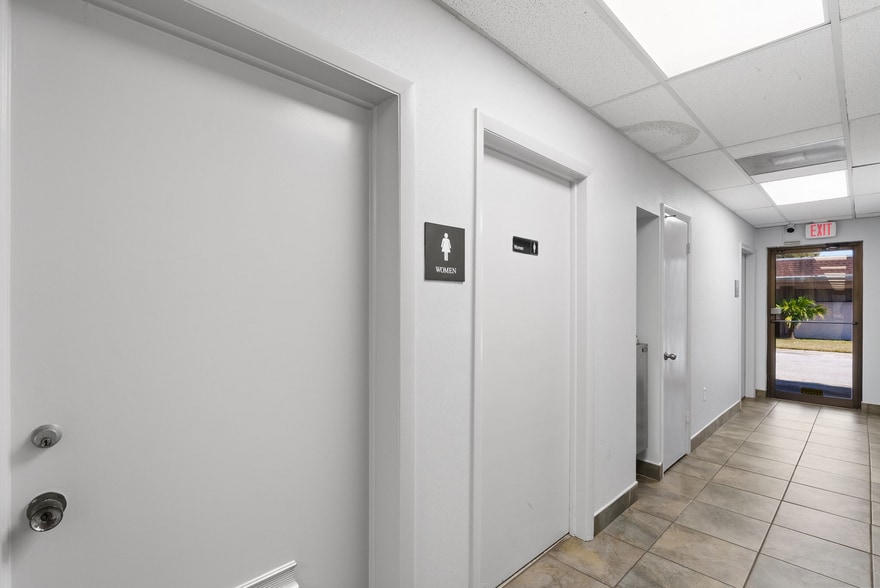 More Photos Of 2700 E Bay Dr, Largo Medical For Sale